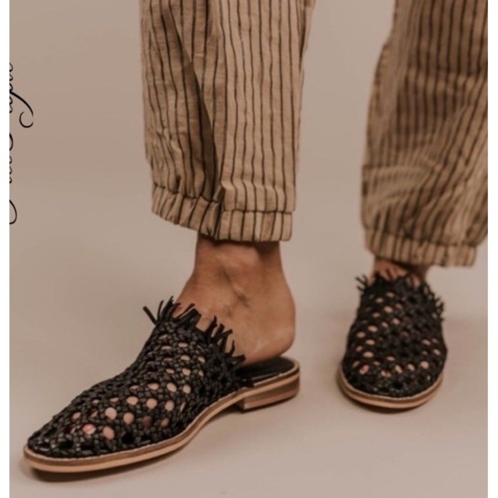 Free People‎ Women's Black Mirage Mules Woven Leather Slip On Boho Size 38